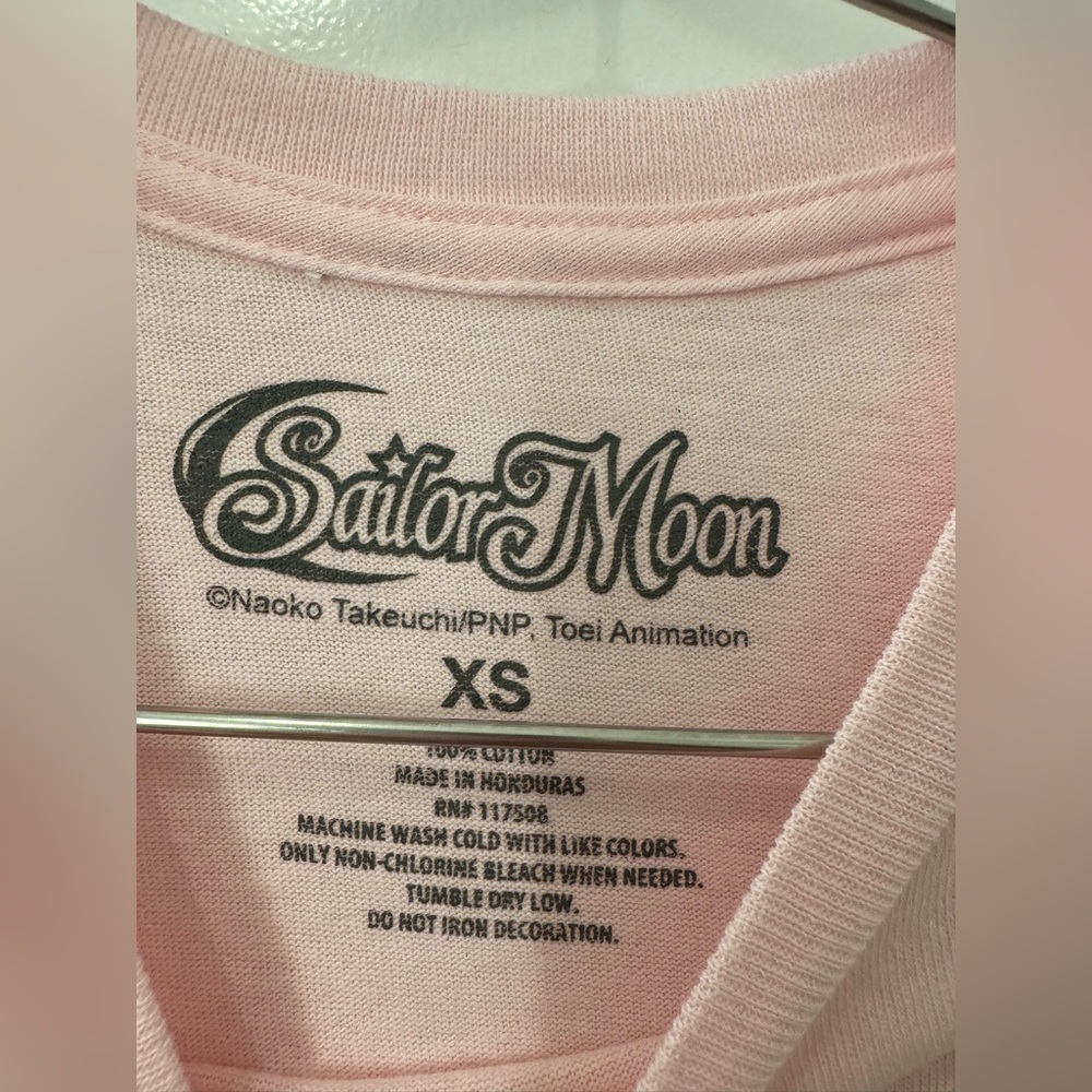 Sailor Moon Pink T-Shirt - Picture 3 of 3